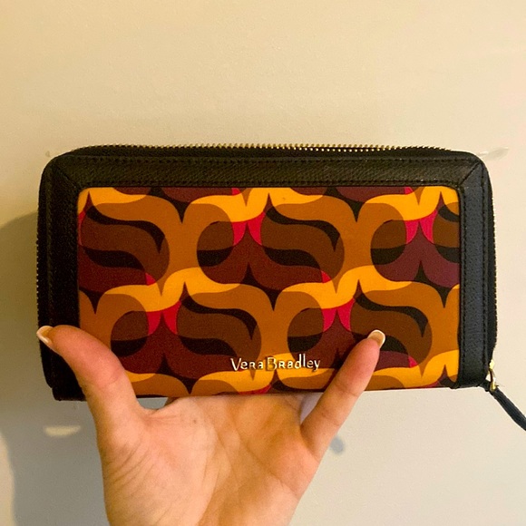 Vera Bradley Handbags - Vera Bradley wallet like new!!